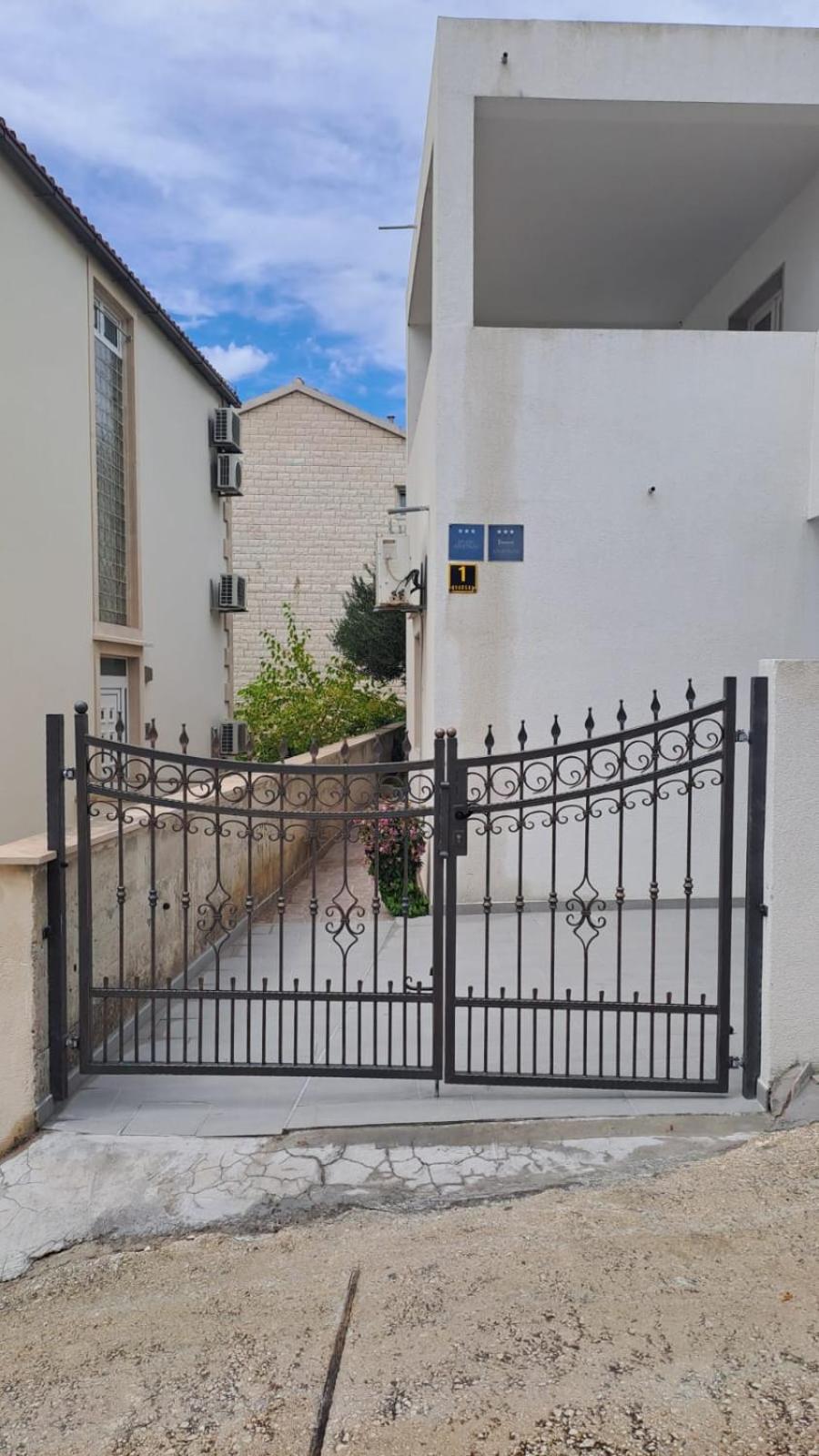 Apartments Slavica Bol Eksteriør billede